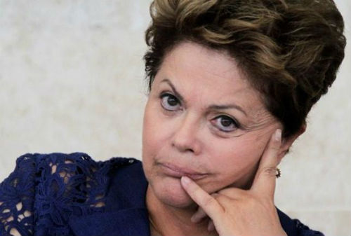 Dilma-e-vaiada-em-evento-em-SP