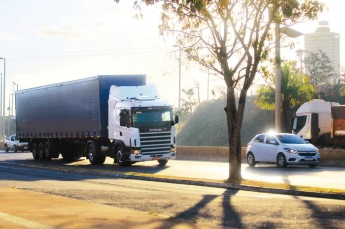 Caminhão na estrada