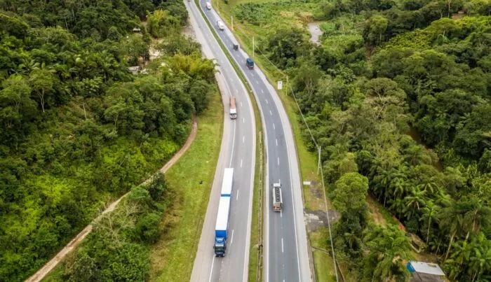 Rodovia Moderna no Brasil