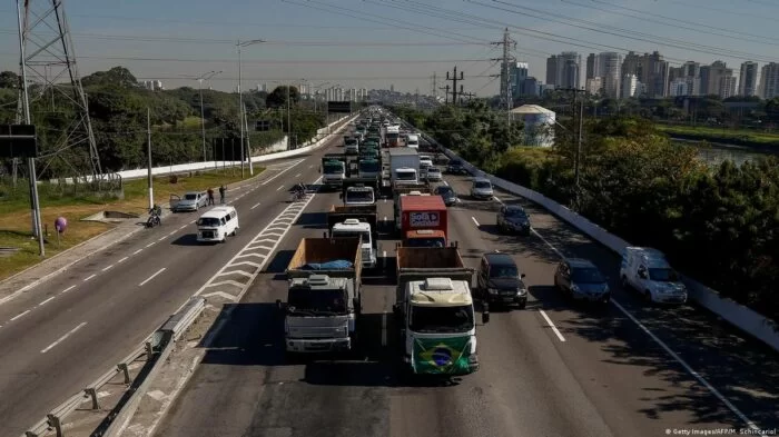 Caminhões em transportes